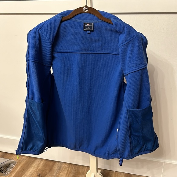 Vineyard Vines Lightweight Vest - Picture 3 of 4